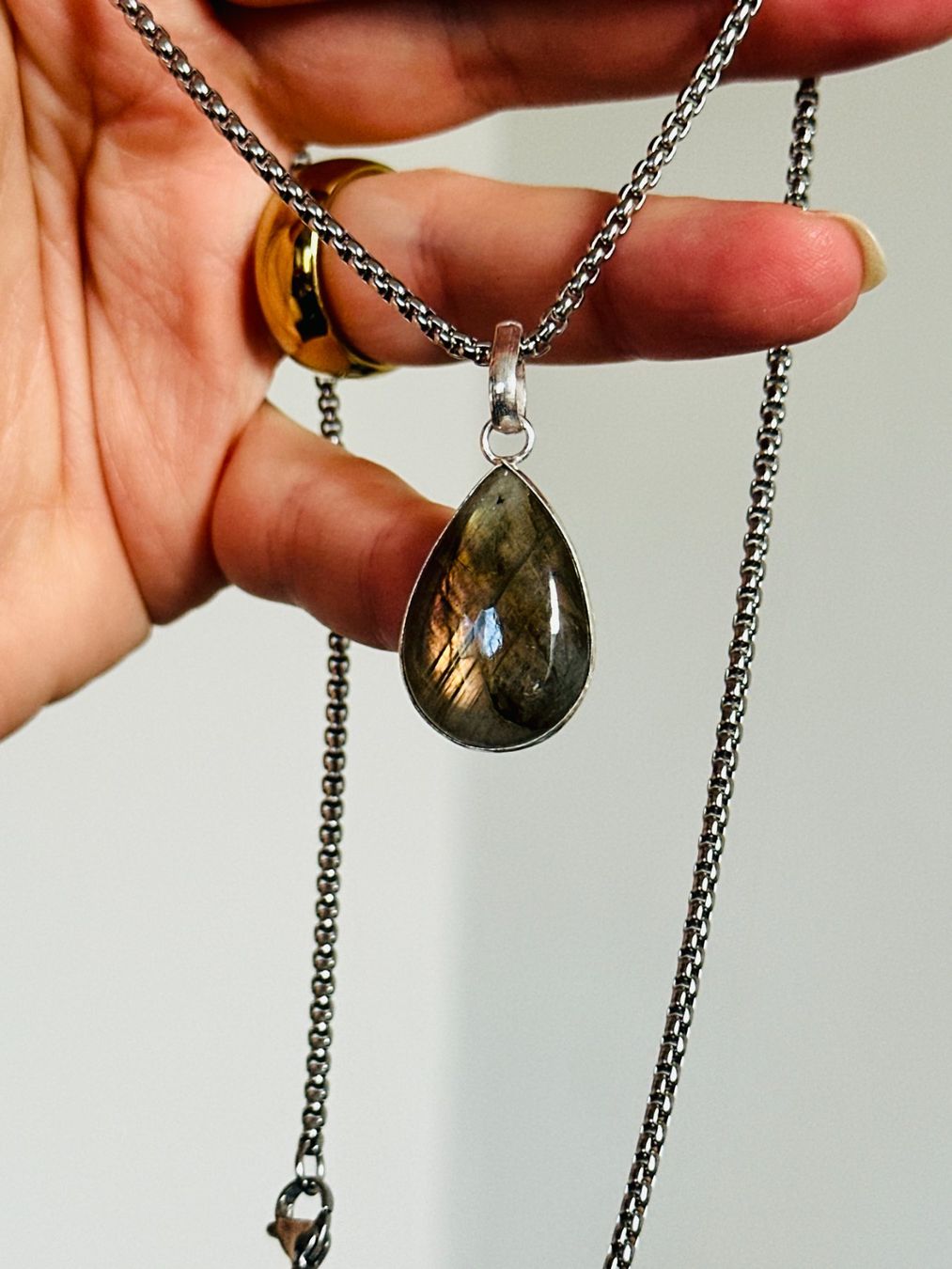 Ketten: Fashionable labradorite necklace – Neu und originalverpackt aus Genève von AGBERG 6