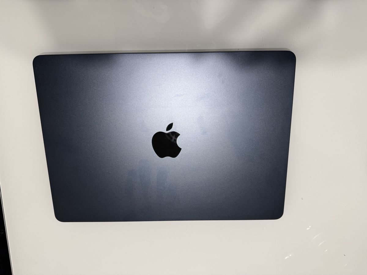 Apple Portables: MacBook Air M4 2025,+APPLE CARE  – Neuf (Voir description) à La Chaux-de-Fonds par sou_z5tg