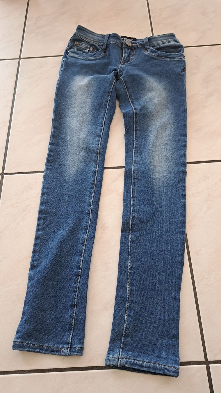 Pantaloni: jeans 34 – Nuovo (secondo la descrizione) da RIAZ venduto da Betty012