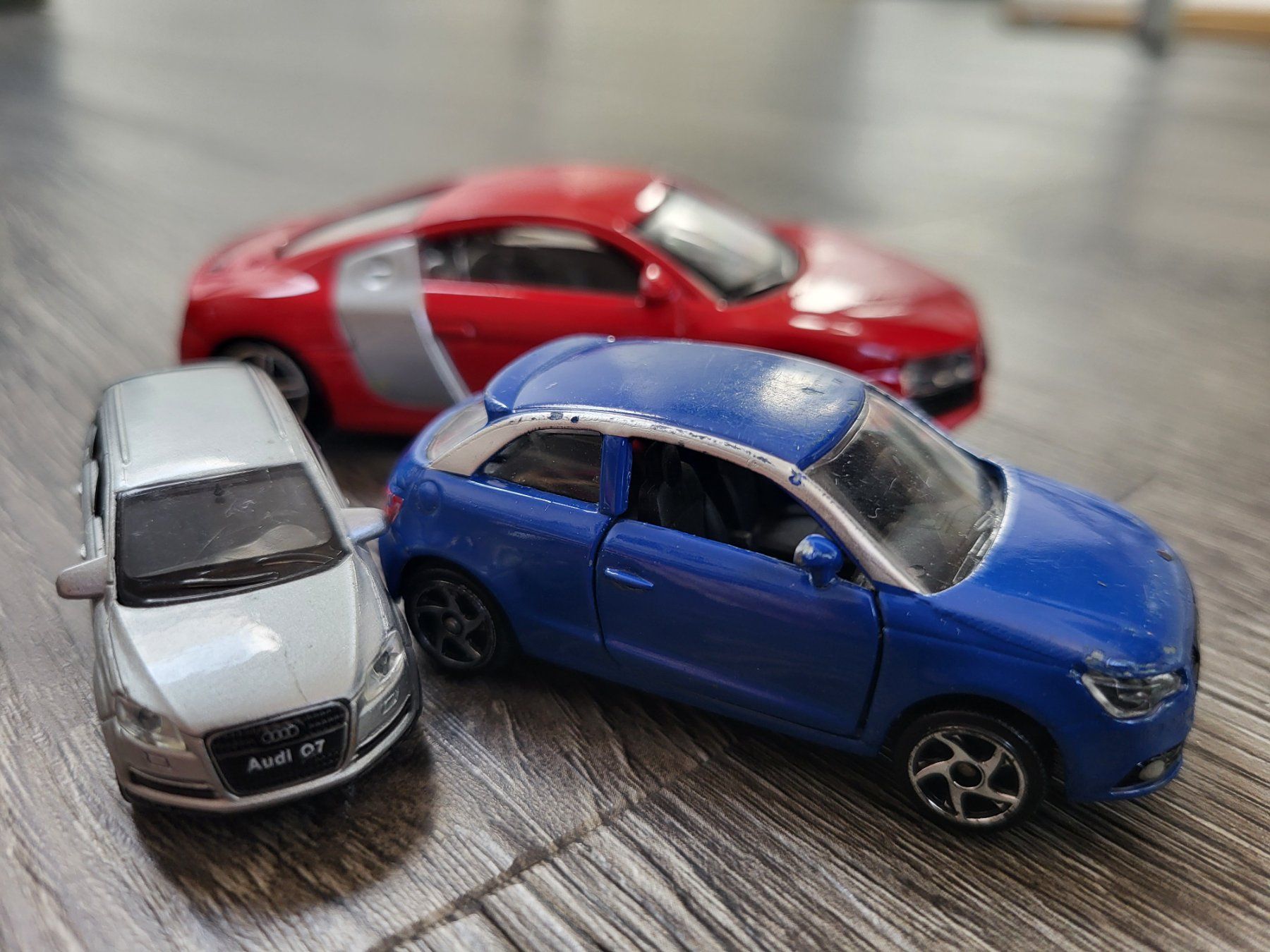 Audi Voitures modèles: Petites voitures Audi – D'occasion à Gampelen par cli_2thg 1