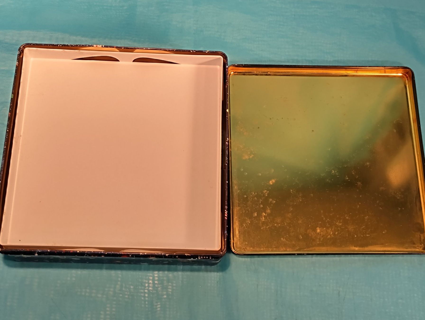 Altro in Decorazioni & Accessori: Blechbüchse, Galaxie, mit 2 Tablaren – Usato da Bellach venduto da JingleCherry 3