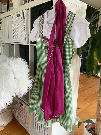 Dirndl, Grösse 32