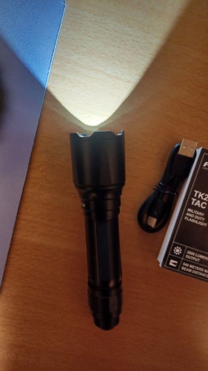 Fenix TK22 LED Taschenlampe 1