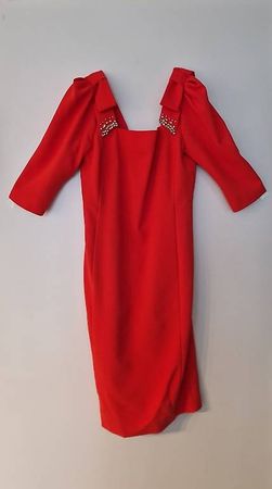 Elegantes Cocktailkleid in Rot mit Statement-Schleifen