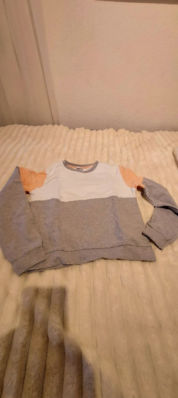 Completi: Stylischer Mädchen Trainer Gr. 134 – Usato da Elsau venduto da Caramelito 1
