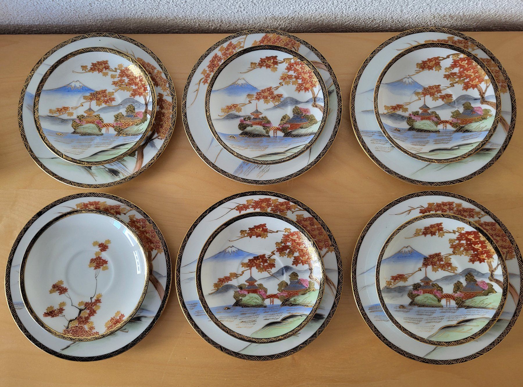 Set di piatti: Japanisches Tee-Service – Usato da Thun venduto da and_jnp8 5