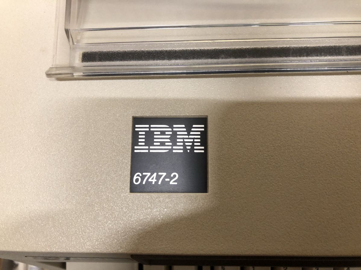 IBM Macchine da scrivere: Elektrische IBM Schreibmaschine – Usato da Weggis venduto da whz_nfb5 1