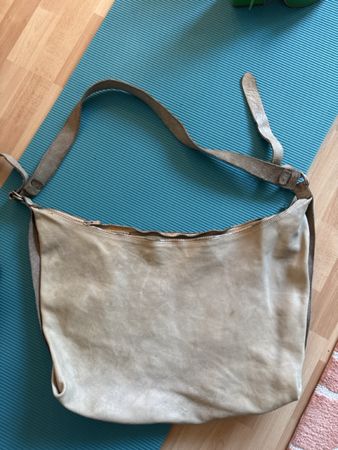 Schultertasche Leder beige gross gebraucht mit Flecken