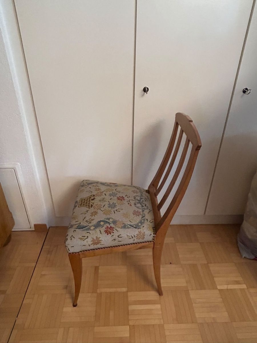 Sedie: 6 Stühle mit gesticktem Sitzbezug – Usato da Bern venduto da schulz-duebi 1