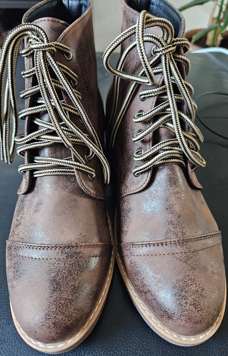 Herrenschuhe: Neue Retro Schnürstiefel – Neu und originalverpackt aus Liebefeld von Straycats