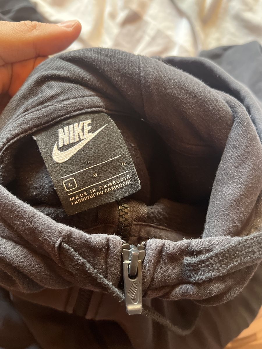 Nike Pulls & Sweat-shirts: NIKE HOODIE ZIP L – Neuf (Voir description) à Treyvaux par afa_7zpz 1
