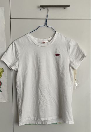 Levi's Weiss T-Shirt Gr. S - Perfekt für den Sommer!