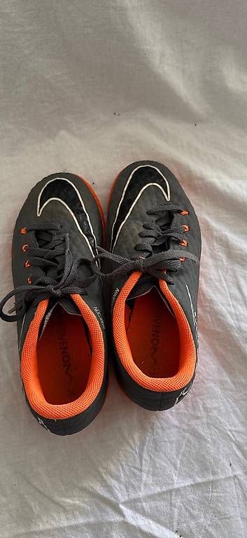 Scarpe per ragazzi: Fussball Hallenschuhe – Usato da Oberengstringen venduto da Kati.vrdoljak 3