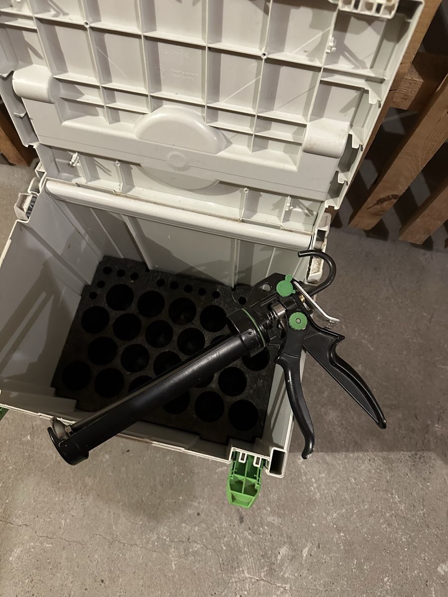 Casse di trasporto: Festool Systainer mit Kartuschenpresse und Einlage – Usato da St. Gallen venduto da 987JDBA