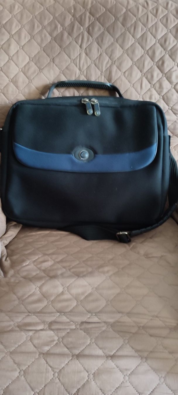 Borse: Sac pour ordinateur – Usato da St-Cergue venduto da Neviana 2