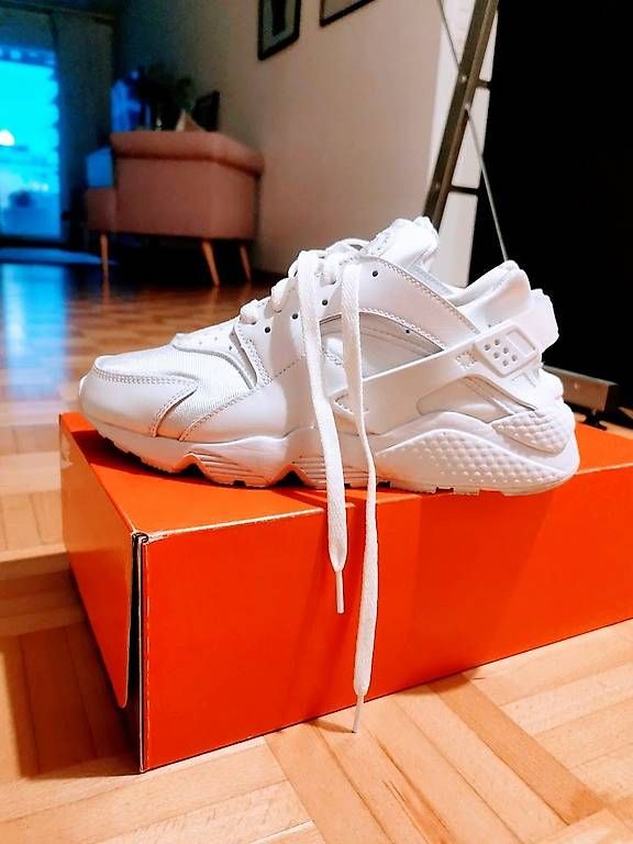 Scarpe da donna: Nike Schuhe Gr. 39 – Usato da Cham venduto da lenitchki 1