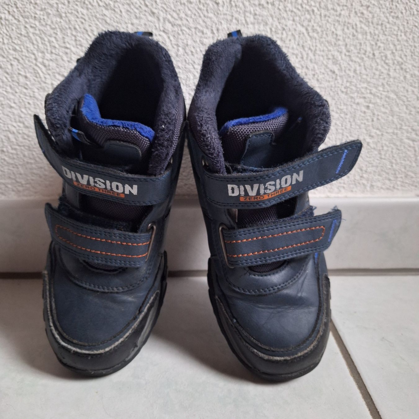 Chaussures garçon: Schuhe Grösse 35, Division, – D'occasion à Hettenschwil par Schneuggi2