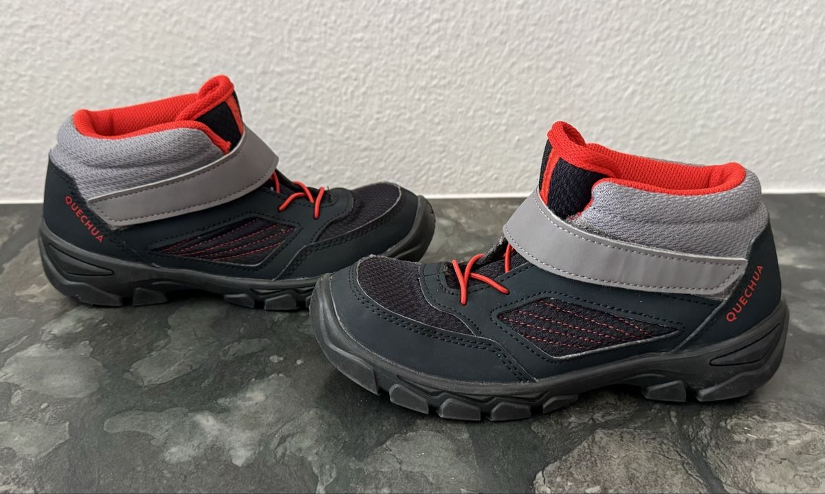 Decathlon Scarpe per ragazzi: Wanderschuhe Quechua Grösse 34 – Usato da Flumenthal venduto da Krajan 1