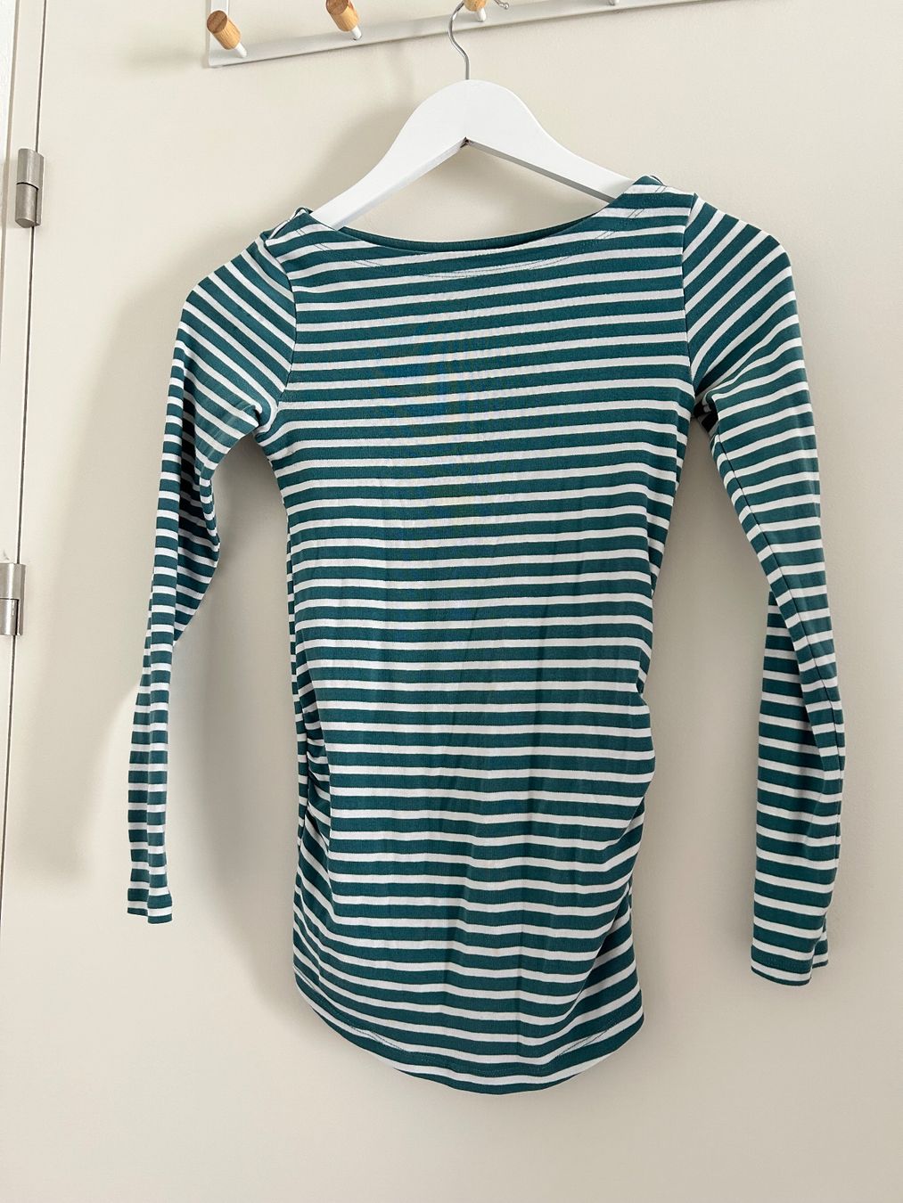 H&M Top: Umstandsshirt grün weiss gestreift langarm – Usato da Zürich venduto da predisha