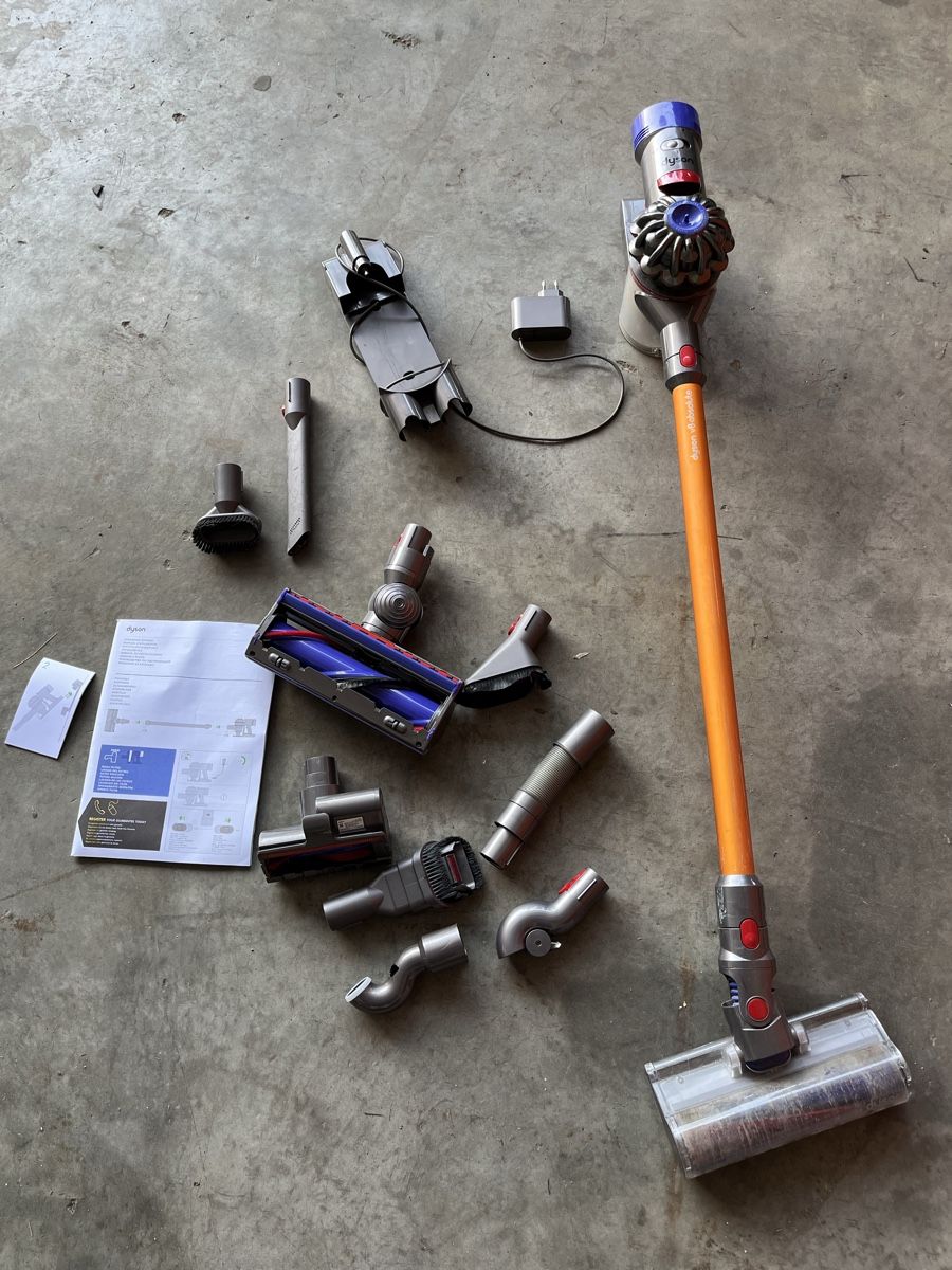 Dyson Aspirapolveri & Accessori: Dyson V10 Absolute Staubsauger mit Zubehoer – Difettoso da Schötz venduto da RcK1994