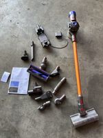 Dyson V10 Absolute Staubsauger mit Zubehoer