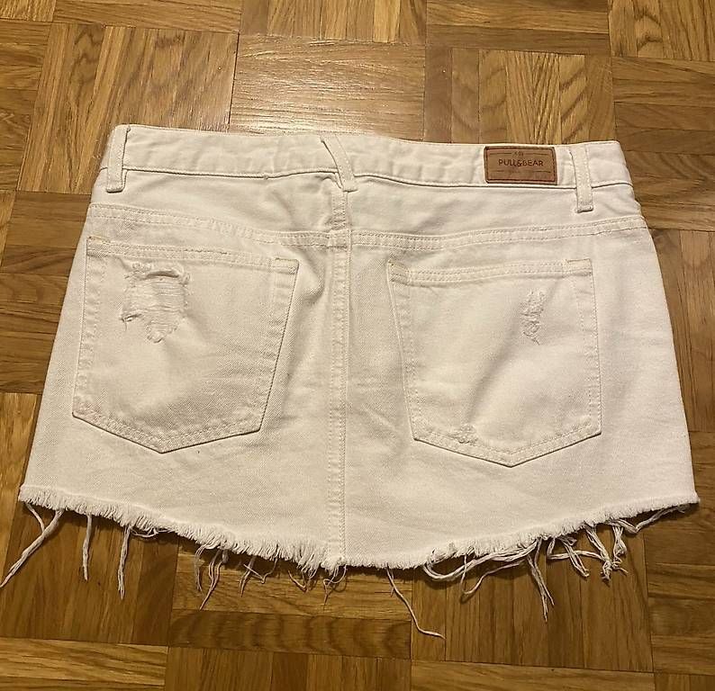 Pull&Bear Röcke: Pull&Bear: mini-jupe trouée en jeans blanc: taille S/36 – Neu (gemäss Beschreibung) aus Lausanne von loi_8msc 2