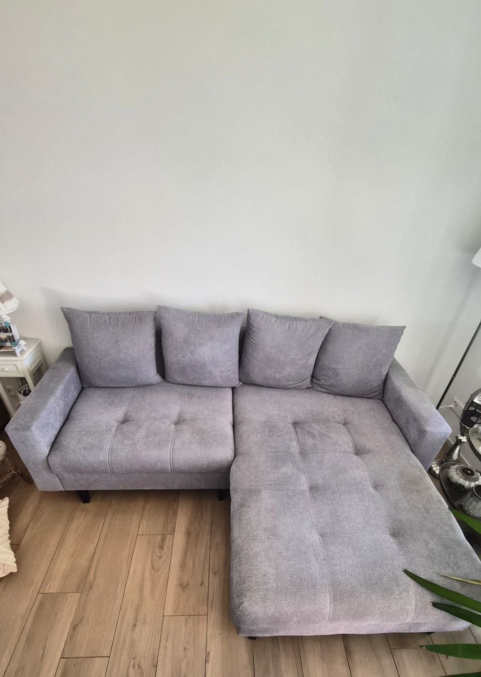 Sofas: Titel;   Ecksofa (neuwertig) inkl. passender Hocker – Gebraucht aus Emmen von SamueleD