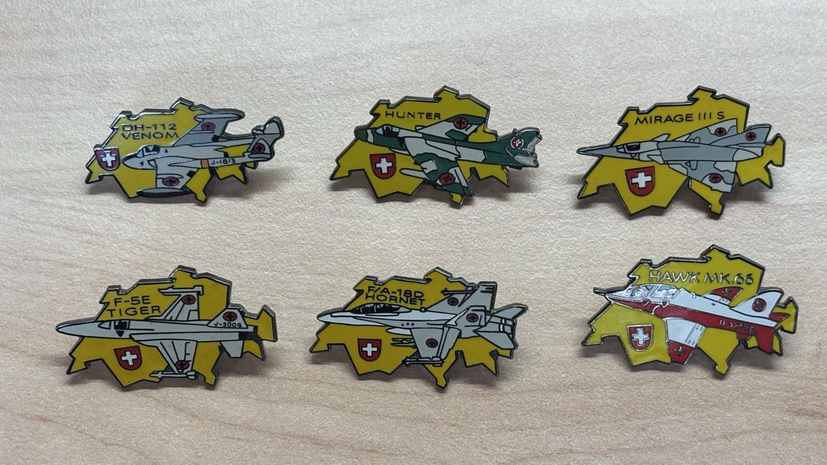 Placchette & Badge: Pin Schweizer Luftwaffe – Usato da Aeschi b. Spiez venduto da zungu71