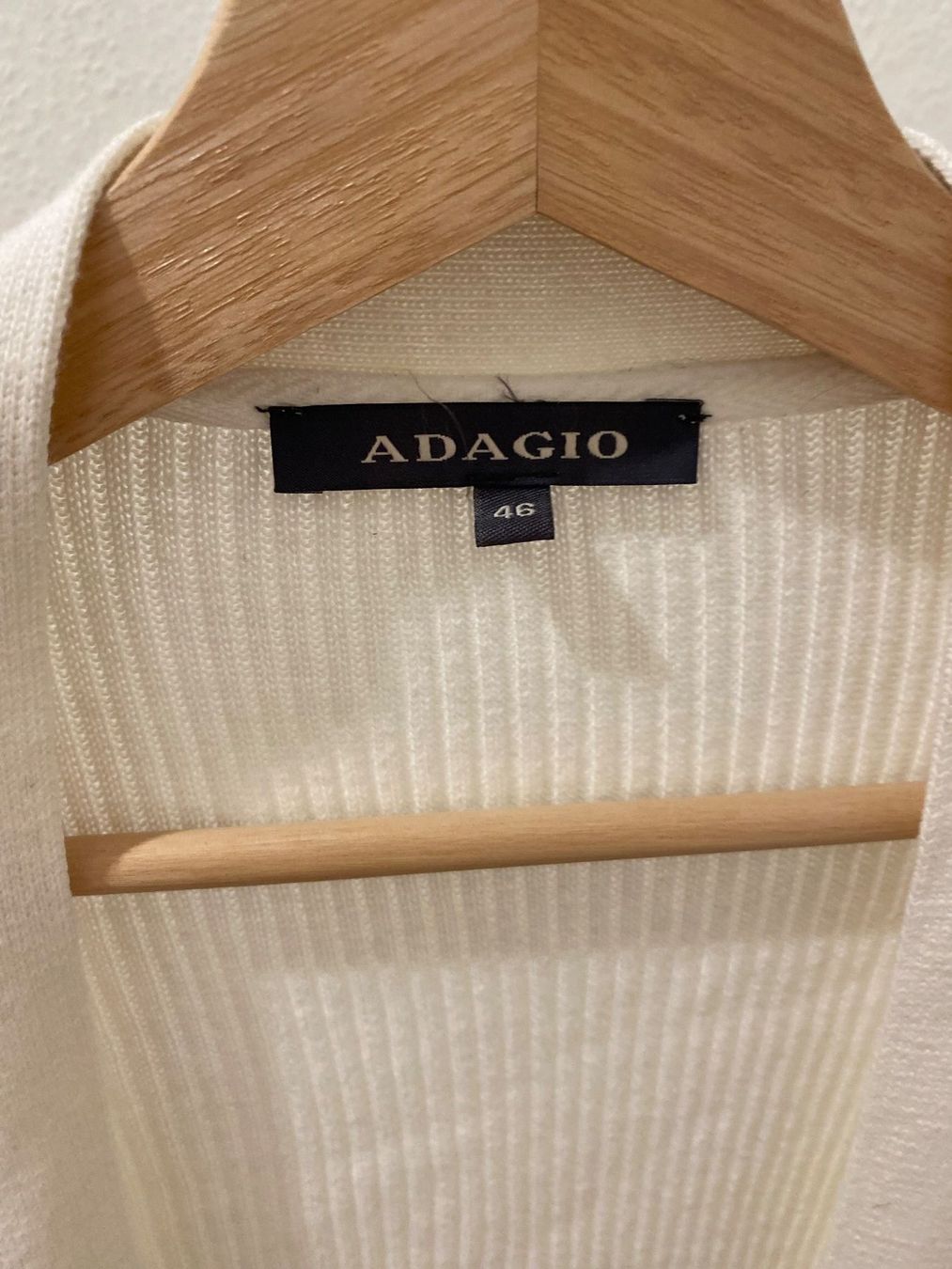 Jacken: Adagio Strickjacke weiss Gr. 46 – Gebraucht aus Pratteln von a23_j2gs 4