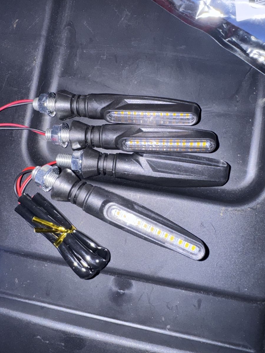 Tutti i ricambio per moto: Universelle Motorradblinker – Nuovo e nell'imballaggio originale da Langnau am Albis venduto da ale_sc2y