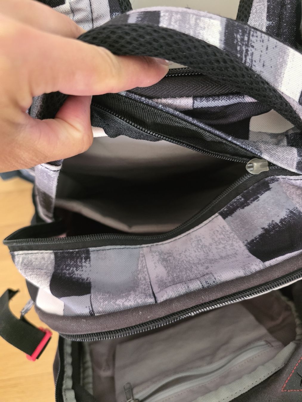 Satch Kindertaschen: Schulrucksack Schulthek Satch grau schwarz rot – Gebraucht aus Hellbühl von Dora1075 5