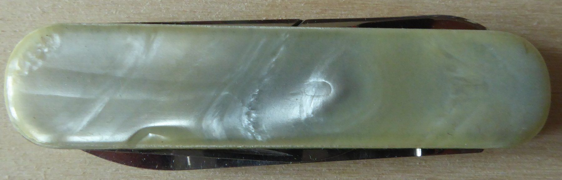 Victorinox Coltelli tascabile: Victorinox Victoria Sackmesser Executive Perlmutt – Usato da Gossau SG venduto da tenerife11 3
