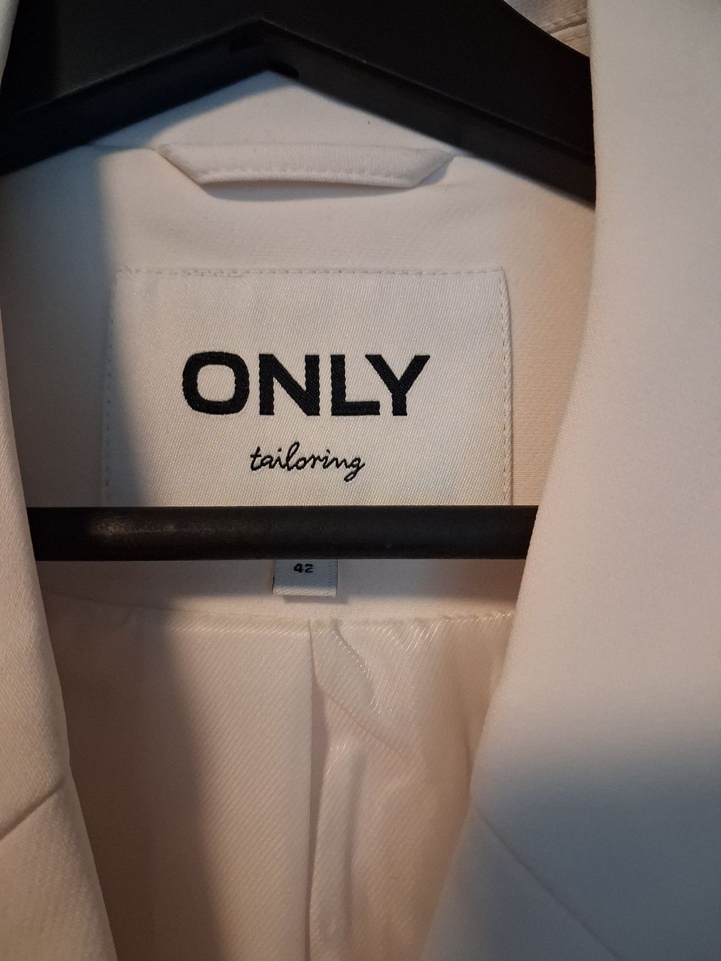 Completi & Tailleur: ONLY Blazer Size: 42. New. – Nuovo (secondo la descrizione) da Zürich venduto da kri_8vhz 1