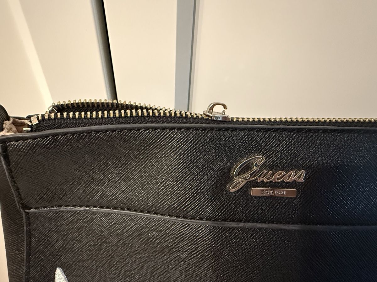Guess Sonstige Kleidung & Accessoires: Sac Guess noir à fleurs argenté – Gebraucht aus MASSONGEX von Luluone 5