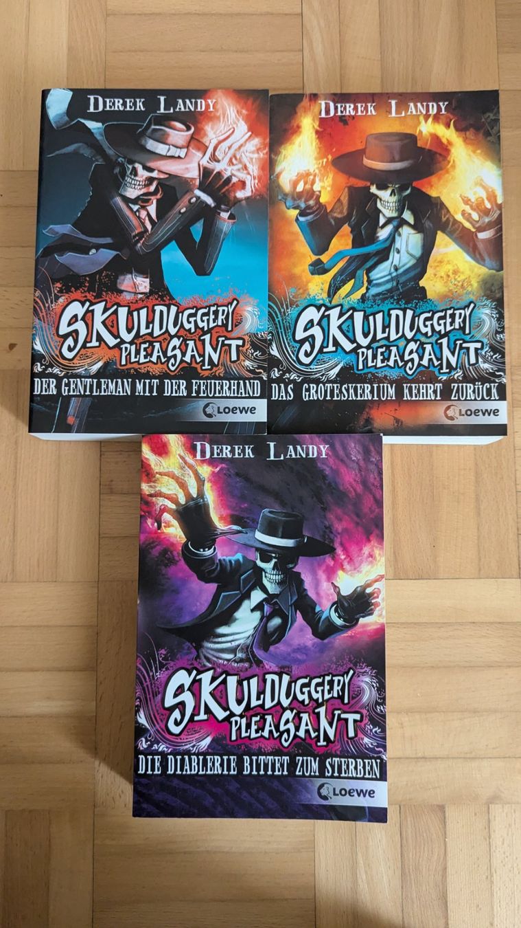Livres: Skulduggery Pleasant 1-3 – D'occasion à Rudolfstetten par Unaaffchen