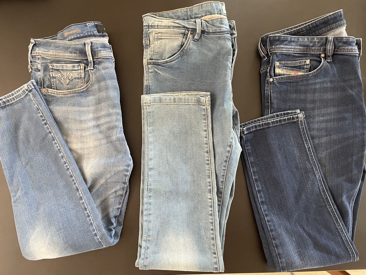 Jeans: Jeans Herren Slim Fit Grösse 50/34 – Usato da Mauren venduto da acht33null