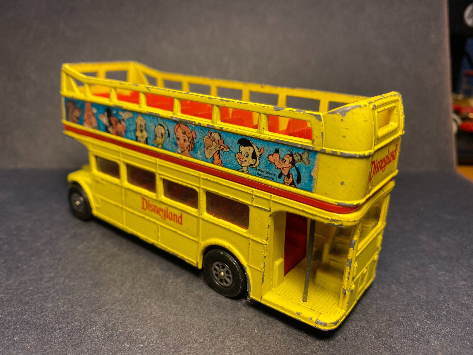 Corgi Toys Modellautos: London Bus Routemaster Disneyland – Gebraucht aus Spiez von Mlandcruiser 1
