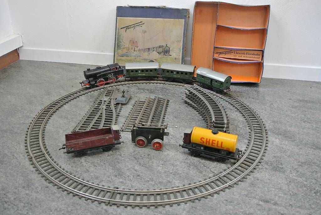 Fleischmann Modellini di ferrovie: Fleischman, Eisenbahn Anlage, Spur 0 – Usato da Worben venduto da Retog777