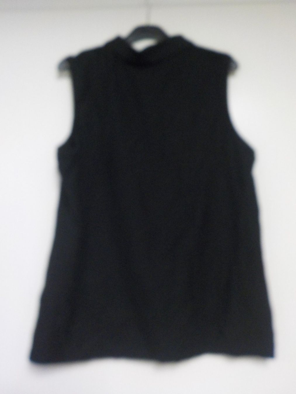 Magliette Polo: ärmelloser Poloshirt (23) – Nuovo (secondo la descrizione) da Muri b. Bern venduto da Silberdolphin 1