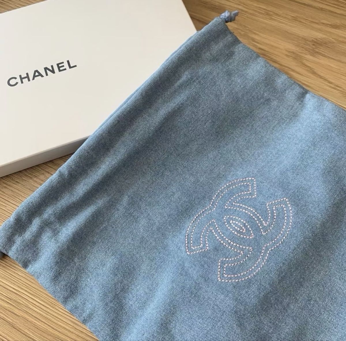 Sacs femmes: Chanel 2026 Denim Drawstring Bag Summer  – Neuf avec emballage d'origine à Chur par Madeys 2