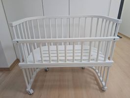 2x babybay Maxi mit Matratzen, Rollen & Zubehör