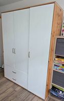 Kleiderschrank 3-türig + Bett von FLEXA