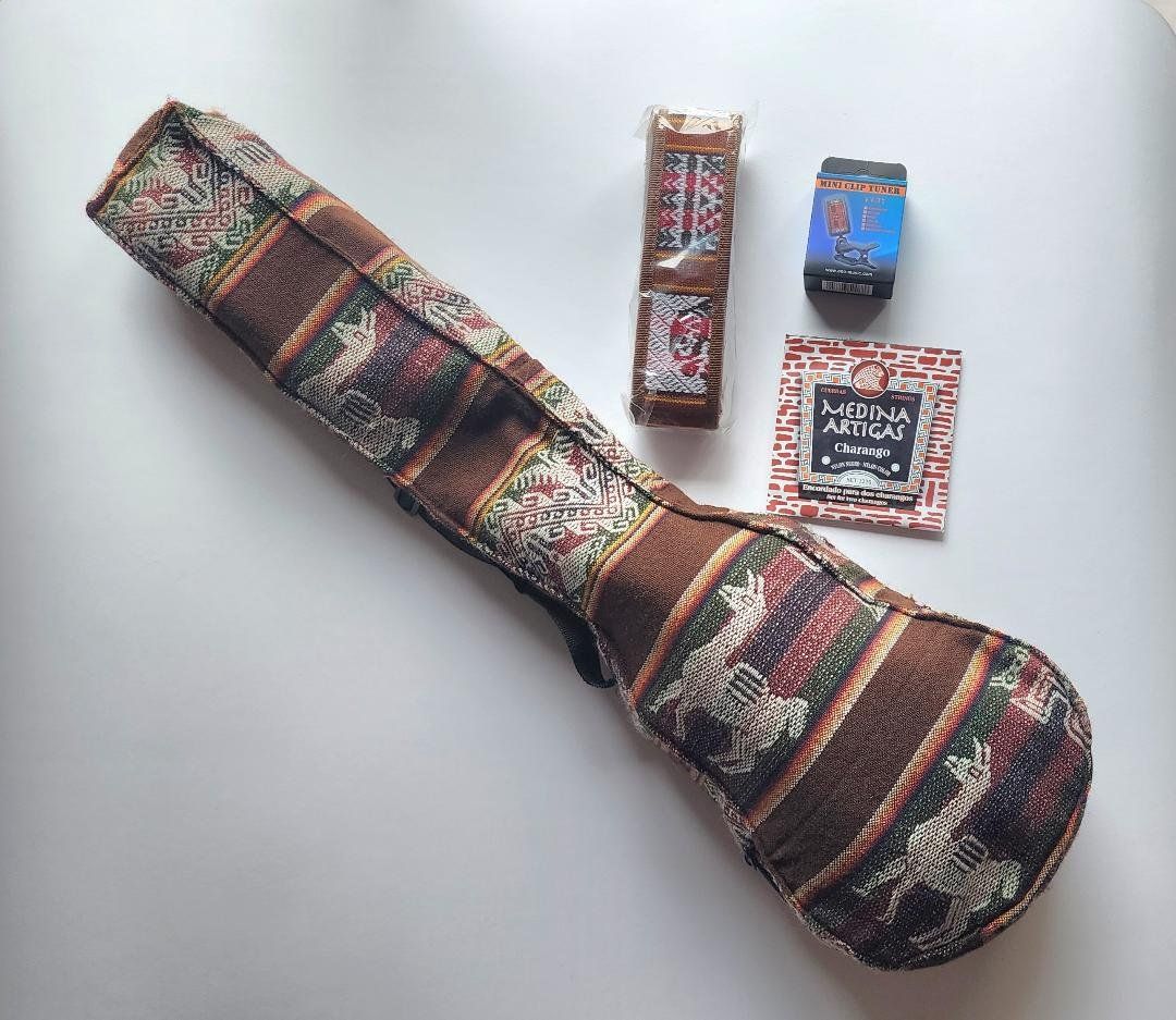 Strumenti musicali: Profi Charango aus Peru + Transportasche, Neu!! – Nuovo (secondo la descrizione) da Lima- Peru venduto da Alpaka-Haus 1