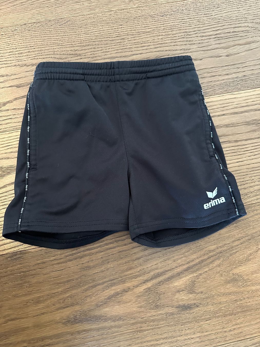 Pantaloni: Erima schwarze Sporthose Grösse 128 – Usato da Brunnen venduto da annitime