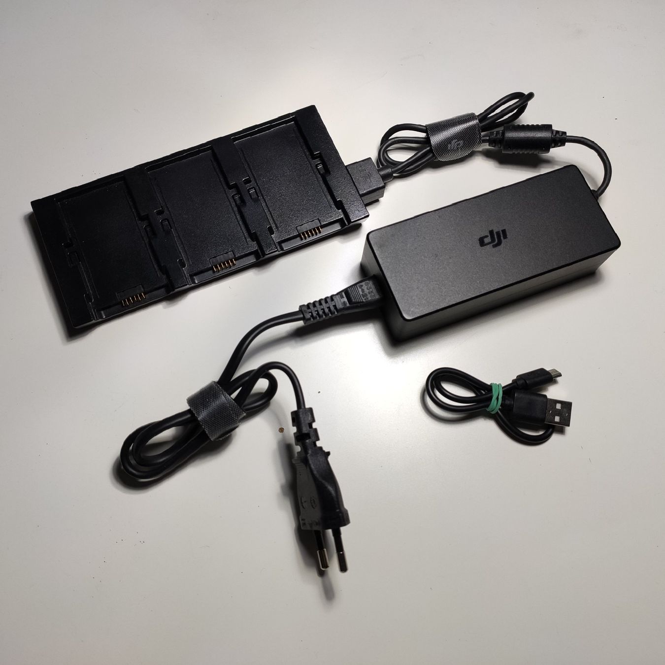 DJI Modellismo RC: DJI SPARK 2x Ladegeräte komplett (NEU!) – Nuovo (secondo la descrizione) da Zürich venduto da Biedermann23 1