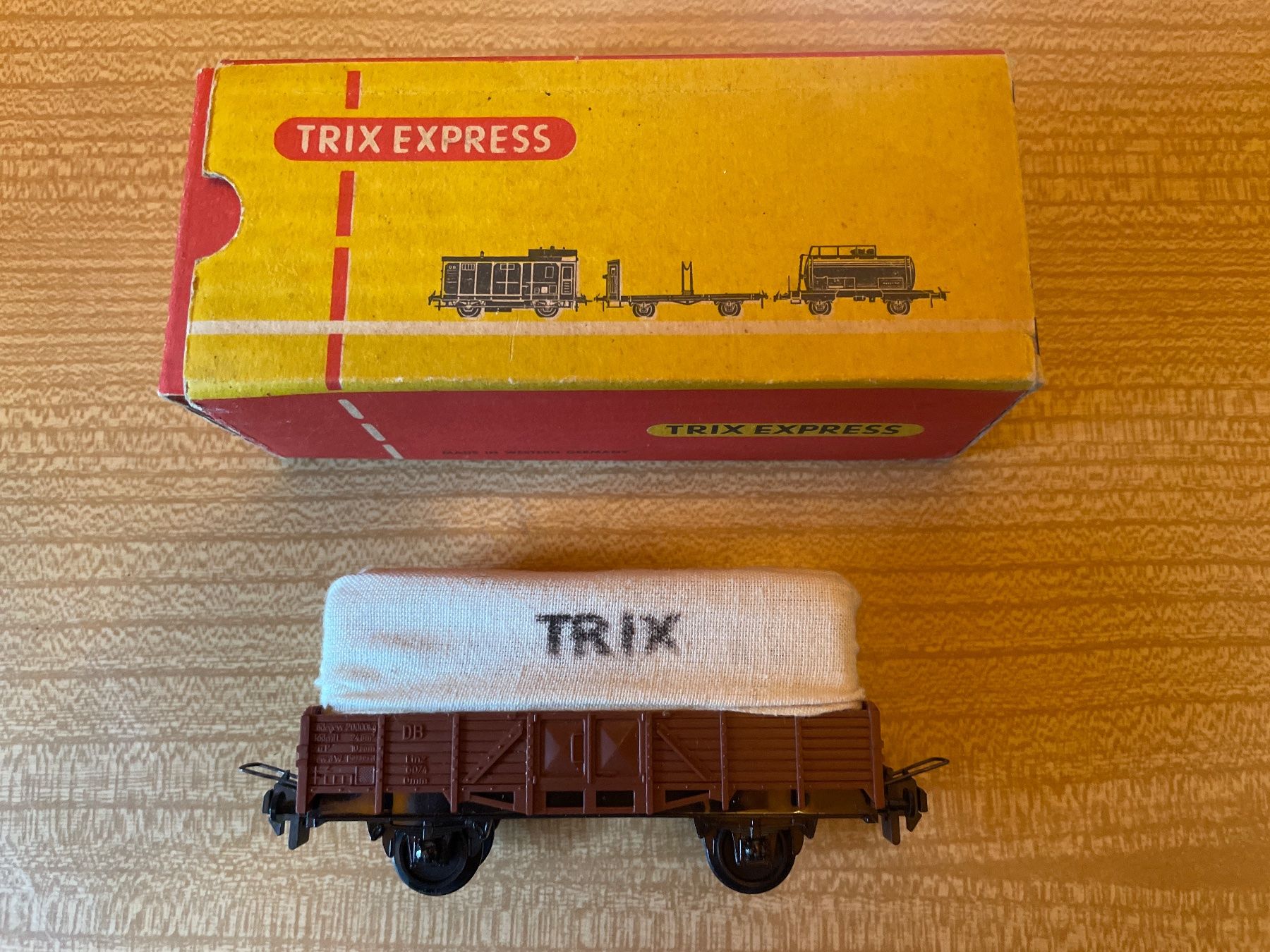 Trix Modellini di ferrovie: Trix Express H0 452 Güterwagen mit Plane – Usato da Suhr venduto da Daneli7 4