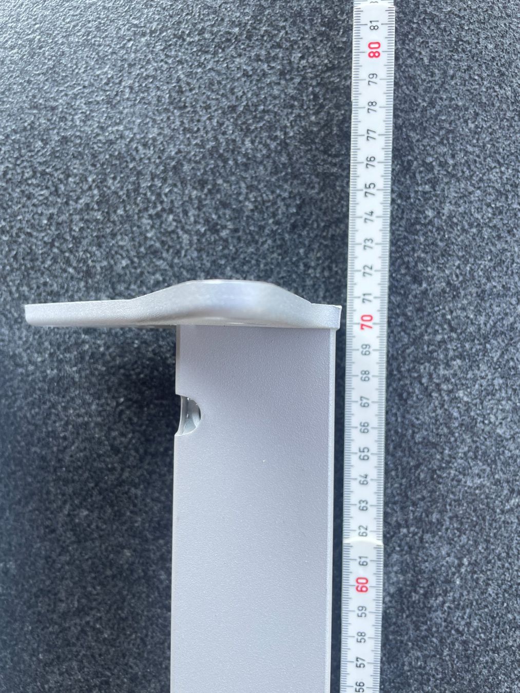 Altri mobili: Aluminium‑Tischbeine, – Usato da Schmerikon venduto da die_8b8m 4