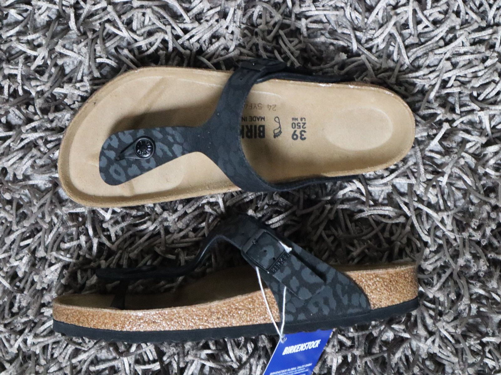 Birkenstock Damenschuhe: Birkenstock, Gizeh, Gr. 39, Leo black, NEU – Neu und originalverpackt aus Wattwil von glueck 2