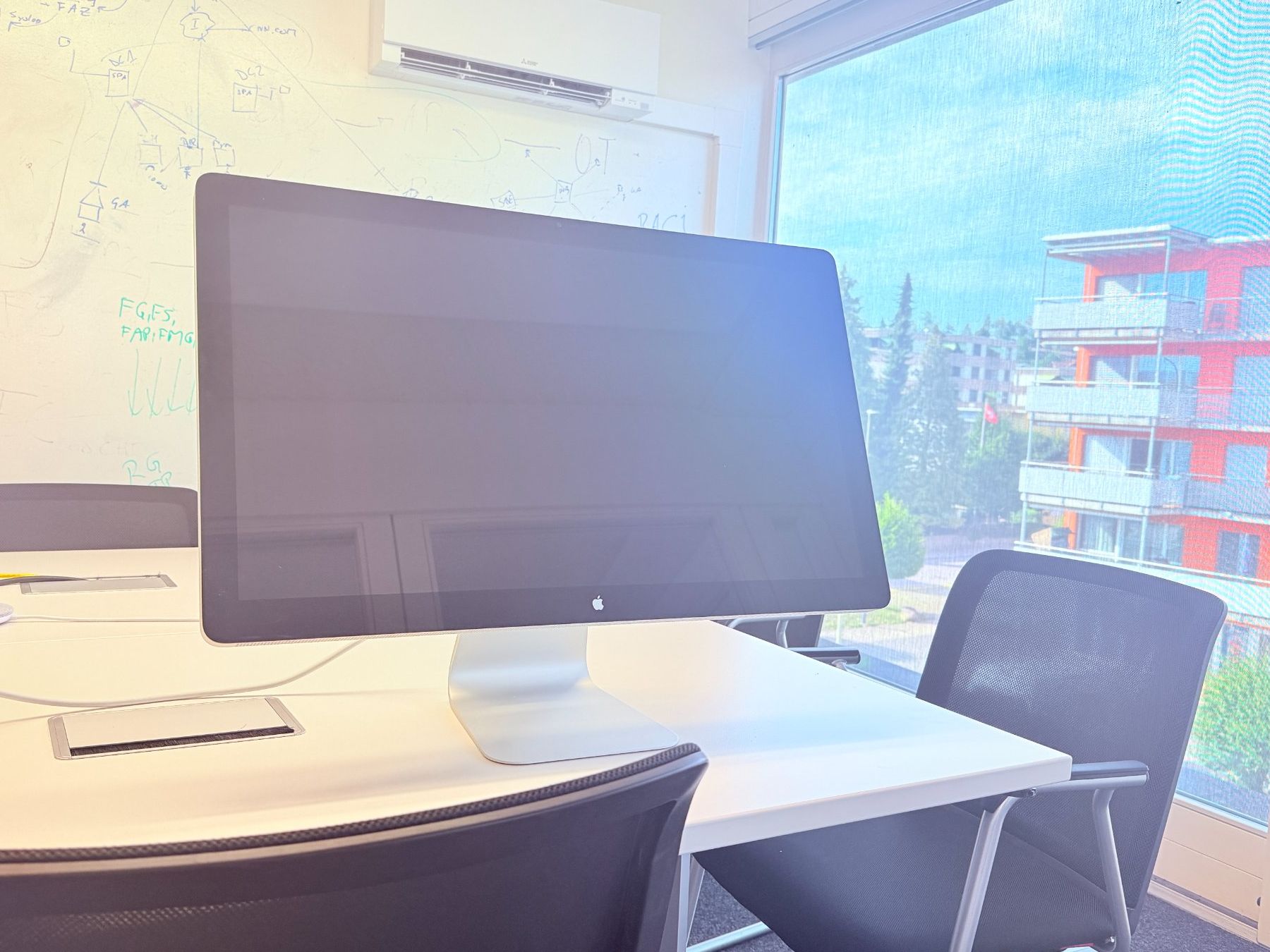 Apple Monitore: Apple LED Cinema Display / Bildschirm 27" – Gebraucht aus Flurlingen von Zuegers