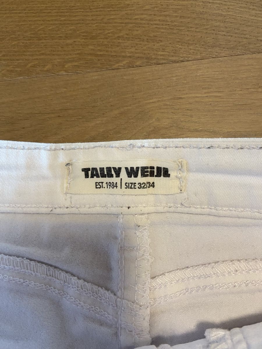 Pantaloni: Weisse Shorts – Nuovo (secondo la descrizione) da Ausserberg venduto da ani_7jqv 2
